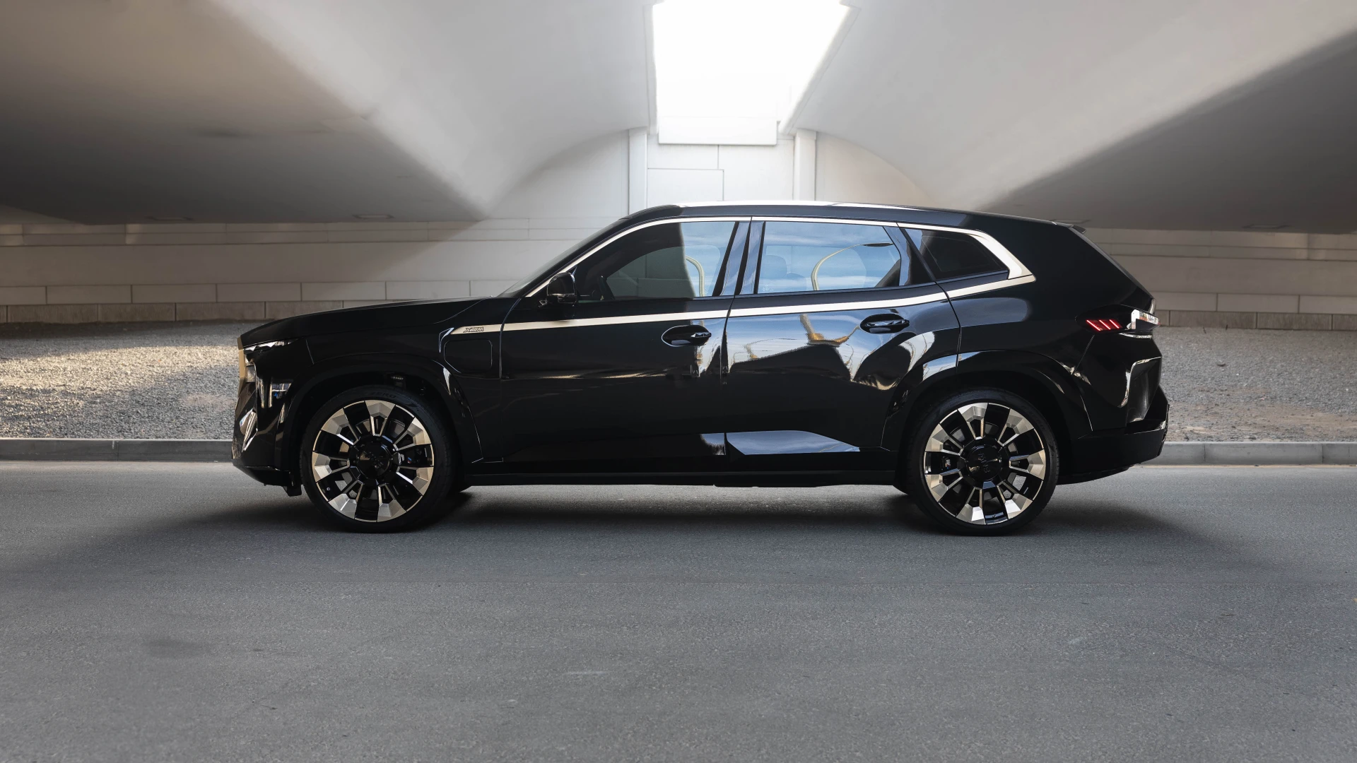 BMW XM 2024 - SUV thumbnail NaN